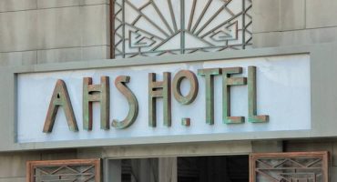 Tourist and fans flock to the hotel that inspired American Horror Story