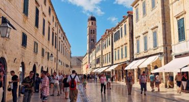 U.S travel abroad reaches record numbers in September