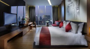 Website allows people to find roommates to split luxury hotel bills