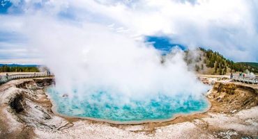 Tourist fail: travelers charged for photos at Yellowstone