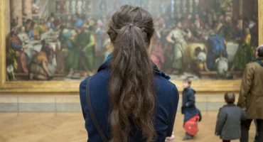 The photographer who turns his back on iconic monuments