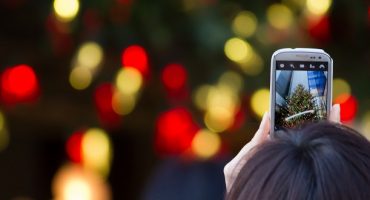 Study finds we’d rather travel with our cell phone than with a loved one