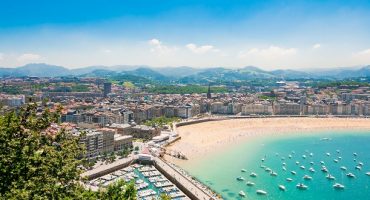 10 Amazing Travel Jobs – And How To Get Them